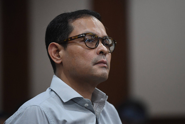 Terdakwa kasus dugaan korupsi proyek BTS 4G pada Bakti Kominfo Naek Parulian Washington Hutahayan alias Edward Hutahayan bersiap menjalani sidang pembacaan putusan di Pengadilan Tipikor, Jakarta, Kamis (4/7/2024).  Foto: Akbar Nugroho Gumay/ANTARA FOTO