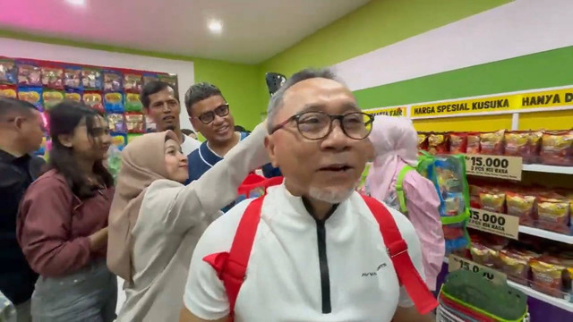 Menteri Perdagangan Zulkifli Hasan mengunjungi Pekan Raya Jakarta Kemayoran, Kamis (4/7). Foto: Dok. Istimewa