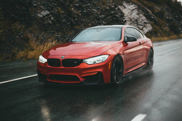 Ilustrasi penyebab mobil goyang kanan kiri. Foto: Pexels
