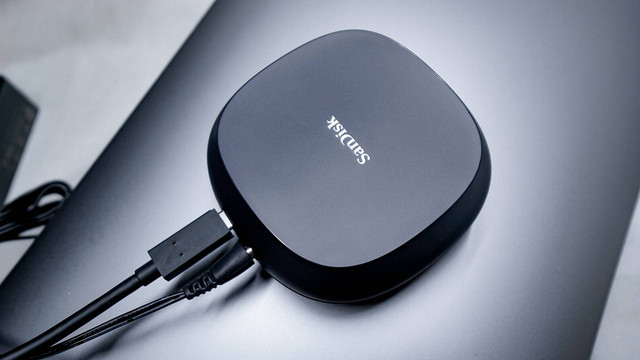 Ilustrasi SSD dan HDD. Foto: Kevin S. Kurnianto/kumparan