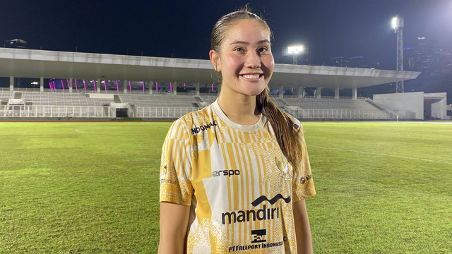 Sydney Hopper, pemain wanita keturunan Indonesia, usai menjalani latihan dengan Timnas Wanita Indonesia, Jumat (5/7). Foto: Antika Fahira/kumparan