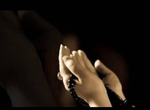 Ilustrasi berdoa. Foto: Pinterest