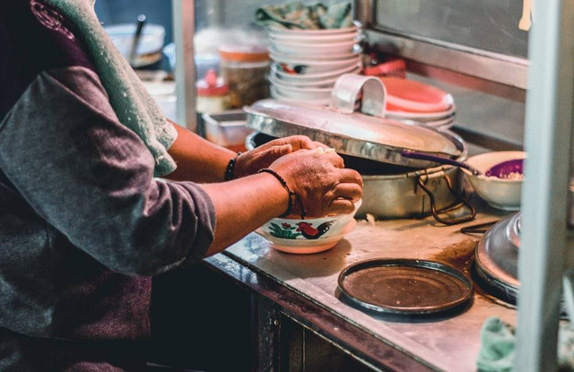 Ilustrasi Rekomendasi Makanan di Makassar, Sumber Unsplash/Misbahul Aulia