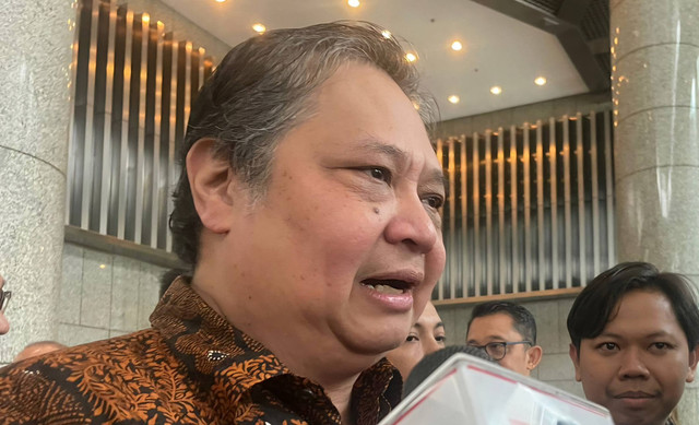 Menko Bidang Perekonomian Airlangga Hartarto di Bursa Efek Indonesia (BEI), Jakarta, Selasa (9/7/2024). Foto: Widya Islamiati/kumparan