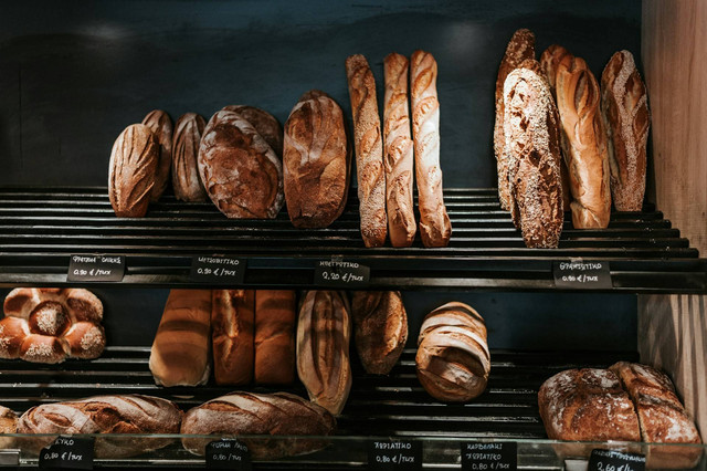 Toko Roti Tegal. Foto hanya ilustrasi, bukan tempat sebenarnya. Sumber: Unsplash/angelo pantazis