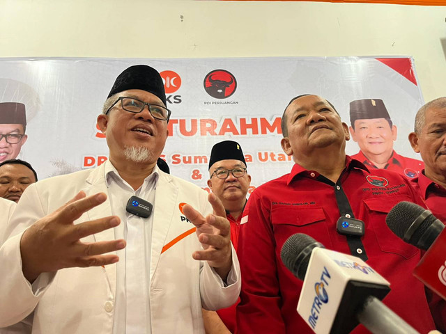 Ketua DPW PKS Sumut Usman Jakfar dan Ketua DPD PDIP Sumut Rapidin Simbolon usai silaturahmi di Kantor DPW PKS Sumut di Kota Medan, Rabu (10/7/2024). Foto: Tri Vosa/kumparan