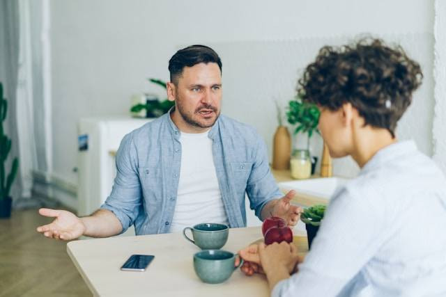 Ilustrasi Salah Satu Cara Menyusun Pendapat yang Disertai Argumen Adalah. Foto: dok. Unsplash/Vitaly Gariev