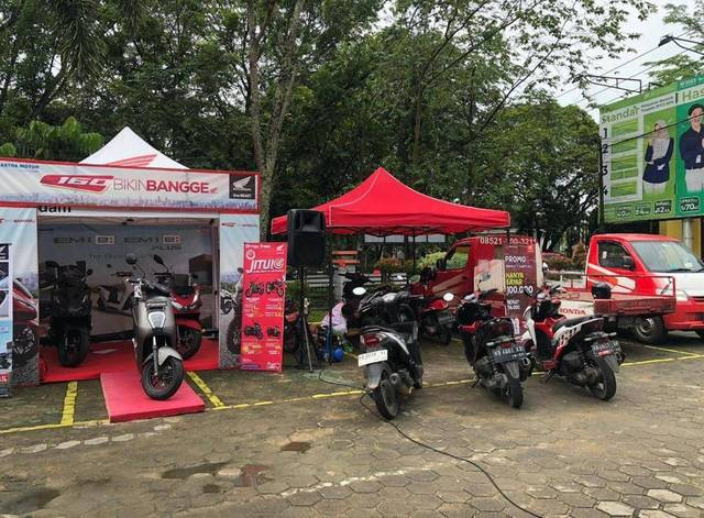 Asmo Kalbar memberikan servis murah beberapa waktu lalu. Foto: Dok. Astra Motor Kalbar