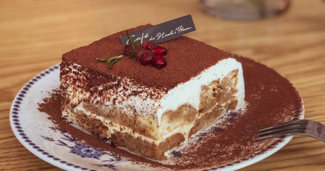 Tiramisusu tahan berapa lama. Foto hanyalah ilustrasi bukan tempat sebenarnya. Sumber: Unsplash/Marianna OLE