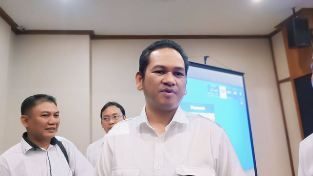 Direktur Akses Sumber Daya Industri dan Promosi Internasional Syahroni Ahmad di kantornya, Jumat (12/7). Foto: Ave Airiza Gunanto/kumparan