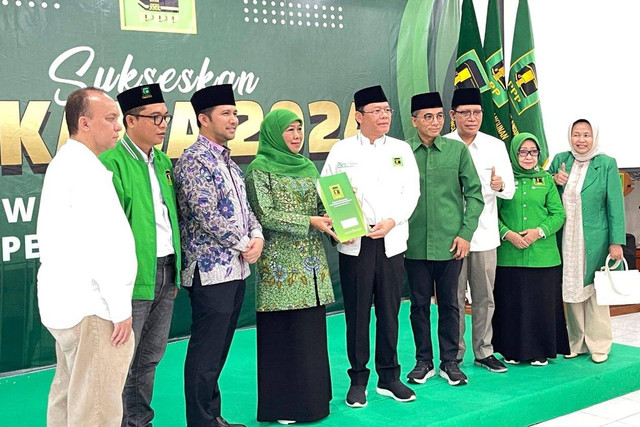PPP resmi usung Khofifah Indar Parawansa di Pilkada Jawa Timur, Jumat (12/7/2024).
 Foto: Paulina Herasmaranindar/kumparan