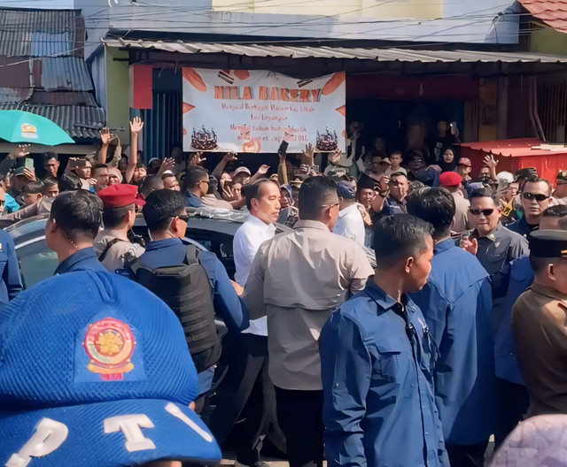 Presiden RI Joko Widodo, meninjau pasar Kota Agung, Kabupaten Tanggamus | Foto : Eka Febriani / Lampung Geh