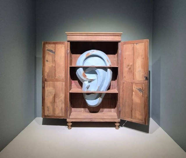 Salah satu instalasi seni rupa karya Seniman Agus Suwage. (Foto: R. Fauzi Fuadi)