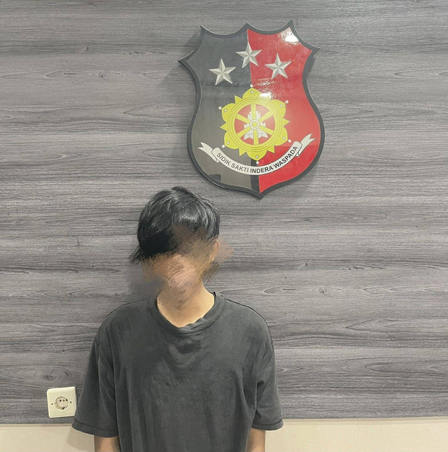 Pelaku pembobol rumah di Pontianak. Pelaku gunakan uang untuk judi online dan nyabu. Foto: Dok. Polsek Pontianak Kota