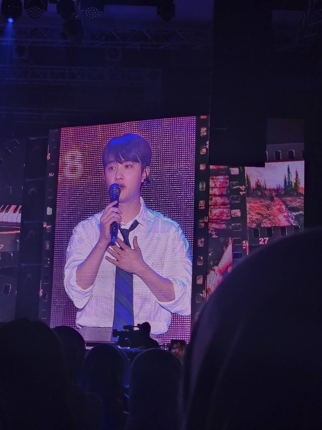 Penampilan D.O Exo saat fan concert solo bertajuk Bloom in Jakarta yang digelar di The Kasablanka Hall, Sabtu (13/7/2024) Foto: Ela Nurlaela/kumparan