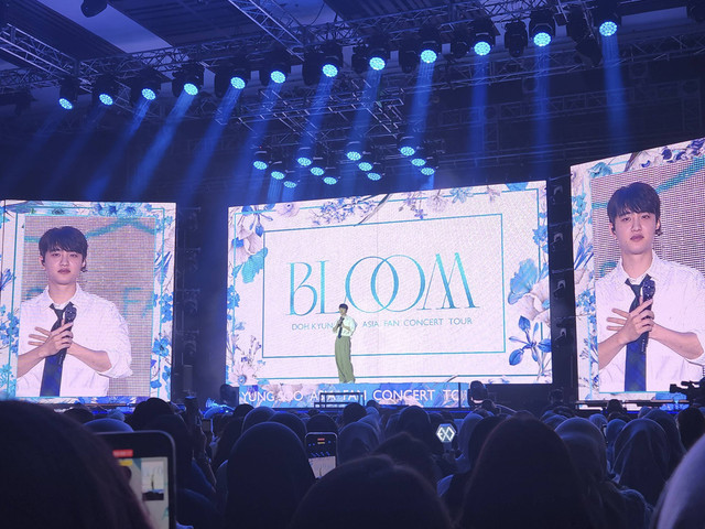 Penampilan D.O Exo saat fan concert solo bertajuk Bloom in Jakarta yang digelar di The Kasablanka Hall, Sabtu (13/7/2024) Foto: Ela Nurlaela/kumparan