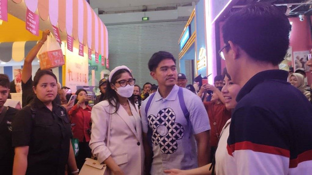 Ketua Umum PSI Kaesang Pangarep dan istrinya, Erina Gudono mengunjungi PRJ Kemayoran, Jakarta, Minggu (14/7/2024). Foto: Rachmadi Rasyad/kumparan