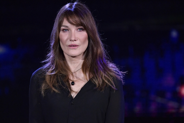Mantan Ibu Negara Prancis, Carla Bruni didakwa terlibat kasus korupsi suaminya mantan Presiden Prancis Nicolas Sarkozy. Foto: AFP
