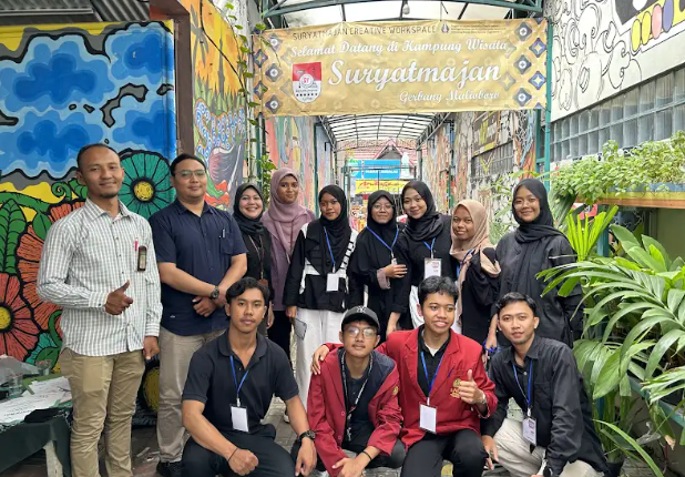 UMY Latih UMKM di Suryatmajan Manfaatkan Media Sosial untuk Promosi