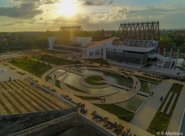 Gedung Universitas Tanjungpura 7 in 1. Foto: Dok. Instagram @pontianak.cityscape