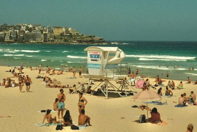 Daya Tarik Bondi Beach. Foto hanya ilustrasi bukan tempat sebenarnya. Sumber foto: Unsplash.com/sophie peng