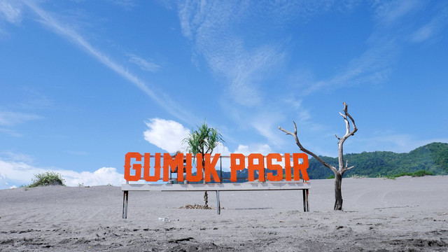 Gumuk Pasir Parangkusumo di Yogyakarta. Foto: Purnamasari H P/Shutterstock
