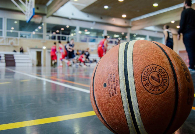 Tugas setiap pemain dalam permainan basket. Foto hanya ilustrasi, bukan yang sebenarnya. Sumber: Pexels/Bk Aguilar