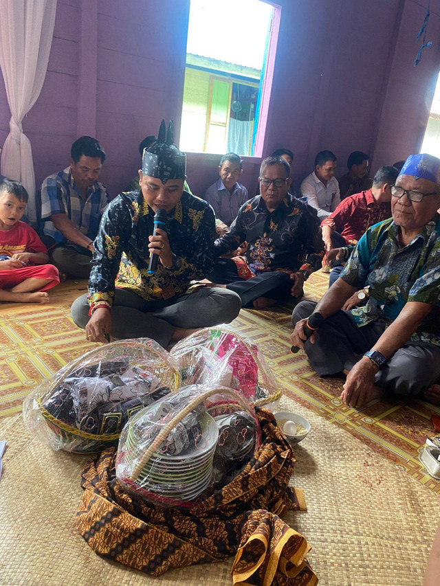 Ilustrasi proses pemenuhan jalan adat, Foto: Dokumentasi Pribadi
