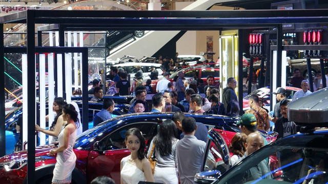 Suasana pada pameran GIIAS 2018 di ICE, BSD, Tangerang, Sabtu (4/8). Foto: Aditia Noviansyah/kumparan