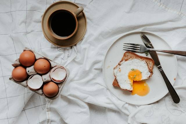 Manfaat Cangkang Telur untuk Kenari. Foto Hanya Ilustrasi. Sumber Foto: Unsplash.com/Priscilla Du Preez ๐จ๐ฆ