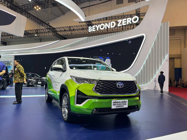 Innova Zenix HEV-FFV yang mejeng di GIIAS 2024. Foto: Fitra Andrianto/kumparan