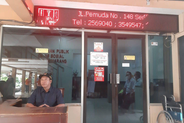 Suasana Dinsos Kota Semarang saat penggeledahan oleh KPK berlangsung, Kamis (18/7/2024). Foto: Intan Alliva Khansa/kumparan