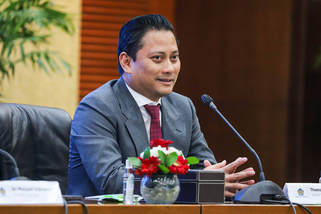 Wakil Menteri Keuangan II Thomas Djiwandono menghadiri konferensi pers di Gedung Kementerian Keuangan RI, Jakarta, Kamis (18/7/2024). Foto: Iqbal Firdaus/kumparan