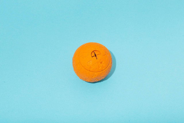 Ilustrasi cara membuat bola karet di citampi story. Sumber: nina mercado/unsplash