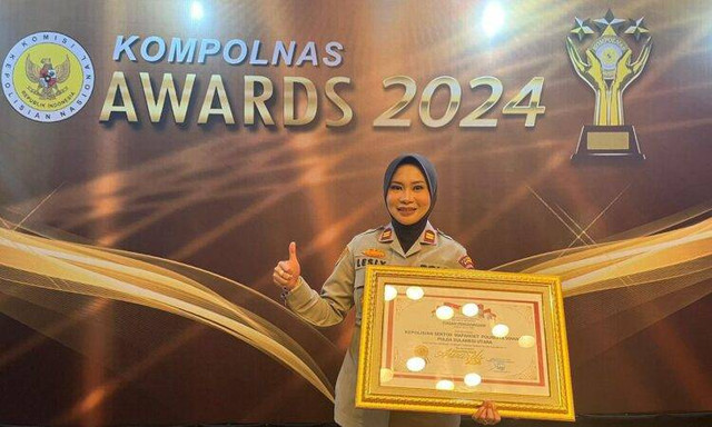 Kapolsek Mapanget, Iptu Lesly Lihawa saat menerima penghargaan Kompolnas Award 2024. (Foto: dokumen istimewa)