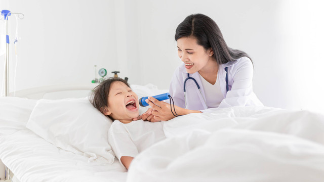 Cegah Masalah Gigi Anak Sejak Dini dengan Cara Ini, Moms!. Foto: Akkalak Aiempradit/shutterstock