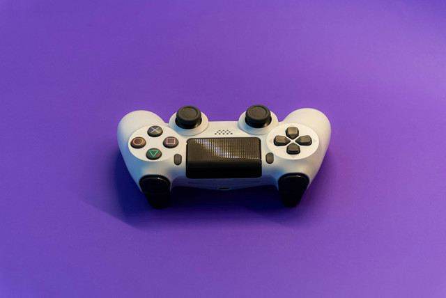 Ilustrasi Cara Setting Joystick di HP Android. Sumber: Unsplash/Igor Karimov 🇺🇦