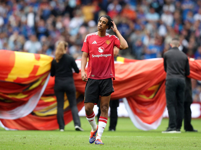 Pemain Baru MU, Leny Yoro. Foto: Ed Sykes/Reuters