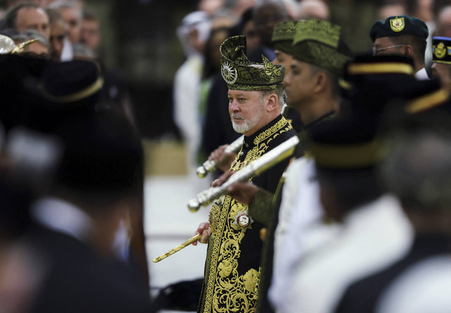 Raja Malaysia ketujuh belas, Sultan Ibrahim Sultan Iskandar berpartisipasi dalam penobatannya di Istana Nasional di Kuala Lumpur, Malaysia, Sabtu (20/7/2024). Foto: Hasnoor Hussain/REUTERS