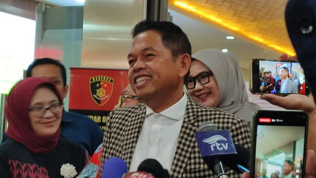Dedi Mulyadi menyampaikan keterangan terkait kasus pembunuhan Vina dan Eky di Bareskrim Polri, Jakarta, Selasa (23/7/2024). Foto: Rachmadi Rasyad/kumparan