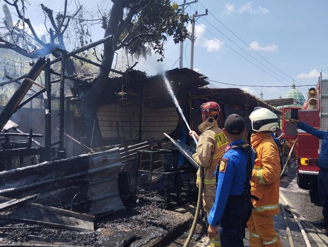 Kebakaran di Jalan Sultan Agung, Way Halim. | Foto: Ist