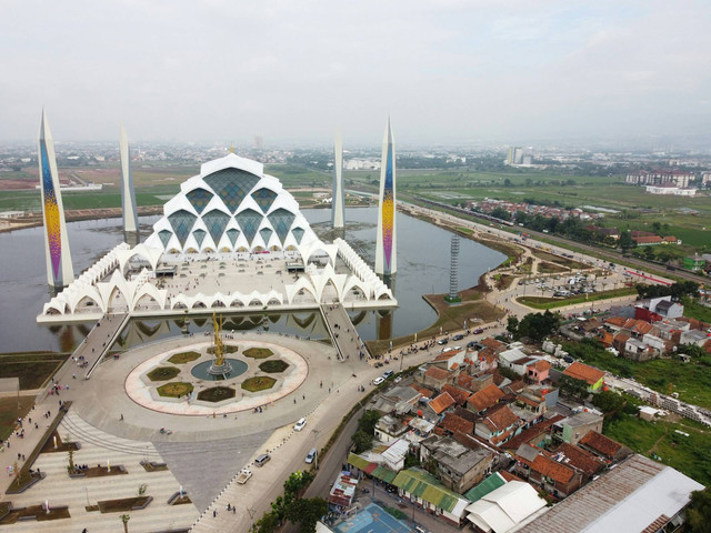 Wisata dekat Stadion Gelora Bandung Lautan Api. Sumber Unsplash Dimas Rachmatsyah