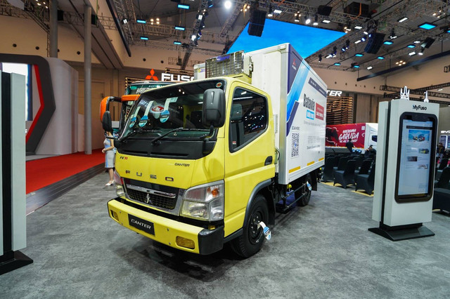 Mitsubishi Fuso Canter FE 71 yang menjadi truk andalan di Indonesia tampil GIIAS 2024. Foto: Dok. Mitsubishi Fuso
