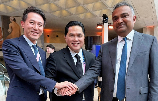 Menteri Badan Usaha Milik Negara (BUMN) Erick Thohir bertemu dengan CEO Youtube Neal Mohan dan CEO TikTok Shou Zi Chew. Foto: Instagram/ @Erickthohir