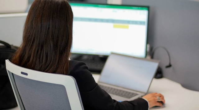 Ilustrasi Fungsi dalam Excel yang Digunakan Menghitung Jumlah dari Sekelompok Nilai.   Sumber Unsplash/Guille B