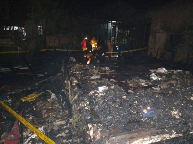 Rumah warga di Empajak, Kecamatan Belitang Hilir, Kabupaten Sekadau, ludes terbakar. Foto: Dok. Polres Sekadau