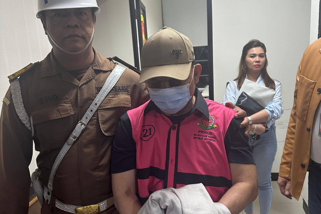 Mantan Bupati Kotawaringin Barat, Ujang Iskandar, ditahan Kejaksaan.  Foto:  Dok. Kejaksaan