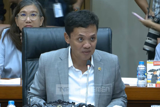 Habiburokhman saat audiensi bersama keluarga almarhum Dini di Jakarta, Senin (29/7/2024). Foto: Youtube/ TVR Parlemen