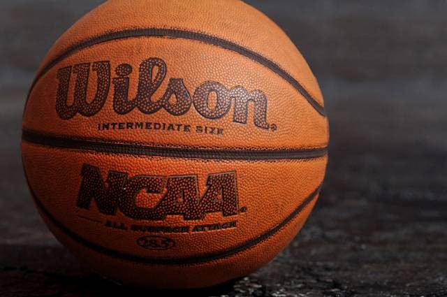 Ilustrasi Permainan bola basket diciptakan oleh seorang instruktur di YMCA yang bernama. Foto: dok. Unsplash/Ben Hershey