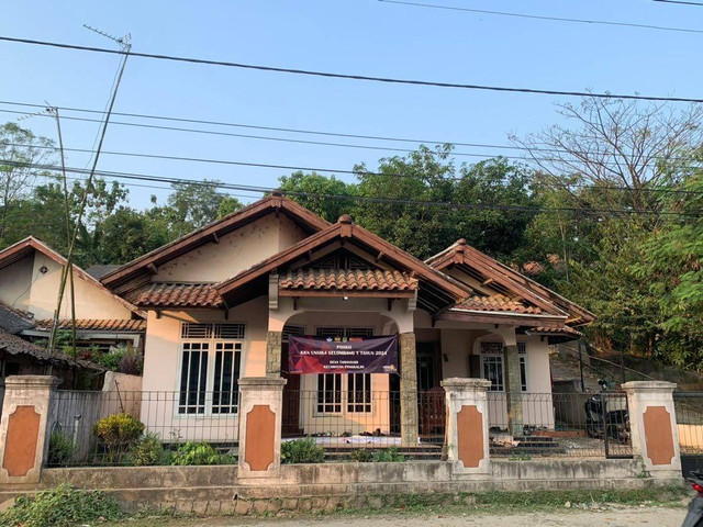 Posko KKN Mahasiswa Universitas Singaperbangsa Karawang (Unsika) di Kampung Sirnamulya, Desa Tamansari, Kecamatan Pangkalan, Kawarang. Foto: kumparan